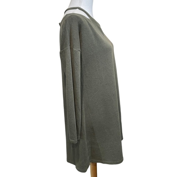 Amaryllis Cut Out Tunic Sweater.  Size M - Picture 2 of 7